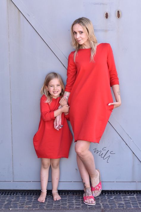 Oversized Sweater Pattern, Tshirt Dress Pattern, Sweatshirt Dress Diy, Oversize Sweater Pattern, Long Sleeve Dress Pattern, Long Sweatshirt Dress, Sweater Dress Pattern, Mom Daughter Outfits, Mom And Daughter Matching