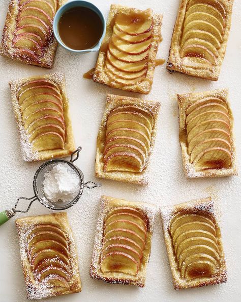 Vanilla Apple Tarts Apple Tarts, Apple Tart Recipe, Whats Gaby Cooking, Individual Desserts, Apple Tart, Puff Pastry Recipes, Pastry Desserts, Köstliche Desserts, Tart Recipes