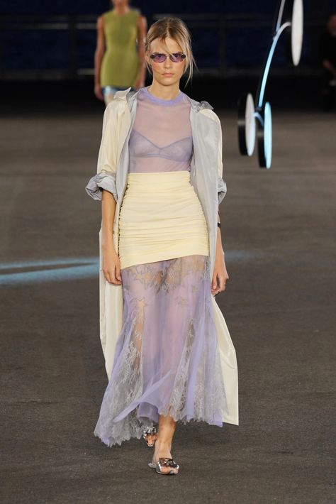 Maxi Skirt Runway 2023, Sheer Layering Outfit, Transparent Skirt Outfit, Sheer Outfit Ideas, 2023 Runway Fashion, Sheer Dresses Outfit, Spring 2023 Runway, Transparent Outfit, Runway 2023