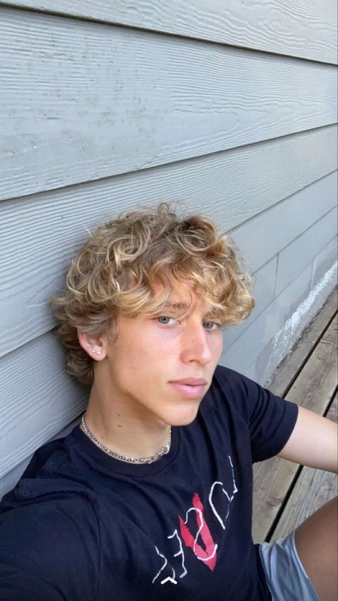 Surfer Curly Hair Men, Curly Blond Hairstyles Men, Mens Modern Haircut, Blond Curly Hair Men, Blonde Wavy Hair Men, Blond Perm, Mens Surfer Hairstyles, Curly Blonde Hair Boy, Curly Blonde Mullet