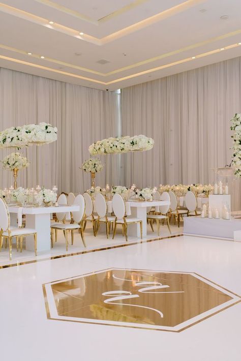 White Vinyl Dance Floor Wedding, Wedding Halls Designs, Wedding Reception Hall Decorations, Gold And White Wedding Decorations, White Wedding Decor Elegant, Wedding Hall Decor, Wedding Hall Design, Wedding Decor Romantic, Aesthetic Bath