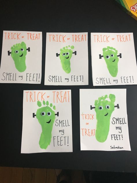 Halloween Crafts Footprints, Fall Crafts For 2s, Halloween Toddler Projects, One Year Old Fall Crafts, Halloween Crafts For Babies Footprints, H Footprint Craft, Frankenstein Footprint Craft, Halloween Activities For Infants, Handprint Frankenstein Craft