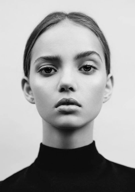 Inka Williams, Black And White People, Black And White Face, Face Drawing Reference, Face Photography, Model Face, Poses References, Portrait Sketches, White Face