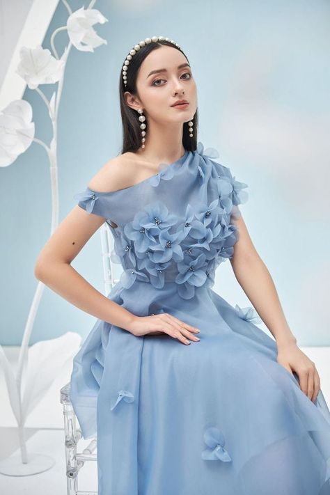 Evening long gowns Organza Maxi Dress, Wind Skirt, Princess Design, Happy Clothes, Mean Blvd, Couture Designers, Lace Midi Dress, Designer Gowns, Long Gown