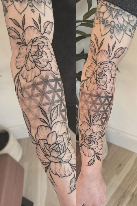 Tattoo Gap Filler Ideas Women, Cool Filler Tattoo Ideas, Gap Tattoo Filler, Long Filler Tattoo, Mandala Filler Tattoo Ideas, Filler Tattoo Ideas Gap Women Sleeve, Tattoo Filler Ideas For Women Backgrounds, Sleeve Fillers For Women Tattoo Ideas, Tattoo Filler Ideas Men Backgrounds