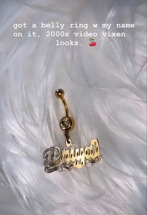 Name Belly Button Rings, Custom Gold Jewelry, Bellybutton Piercings, Pretty Ear Piercings, Pretty Jewelry Necklaces, Body Jewelry Piercing, Jewelry Essentials, Beauty Tattoos, Jewelry Lookbook