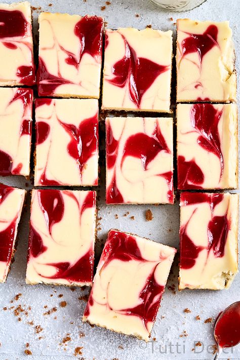 Rhubarb Cheesecake Bars, Strawberry Rhubarb Cheesecake, Rhubarb Cheesecake, Strawberry Rhubarb Sauce, Rhubarb Sauce, Dessert Strawberry, Spring Dessert, Vanilla Filling, Fall Baking Recipes