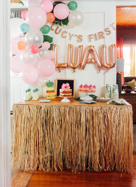 Luau Themed Birthday Party, Summer Birthday Themes, Birthday Luau, Tropical Birthday Party, Summer Party Themes, Outdoors Birthday Party, Luau Birthday Party, Hawaiian Birthday Party, Hawaiian Birthday