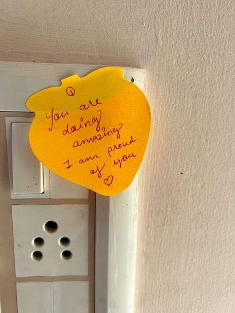 5 Ways To Pay It Forward 💞 — DNAMAG Sticky Note Self Love, Love Sticky Notes For Him, Sticky Note Love Notes, Little Notes For Him, Sticky Notes Quotes For Him, Kind Notes To Strangers, Sticky Love Notes, Encouraging Sticky Notes, Cute Little Notes For Him