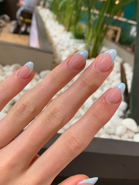 French Tip Pastel Colors, Colored Round French Tip Nails, Round Nails Tips, Round Nails French Tip Color, Spring Outfits Brunch, Dip Nails Medium Length, Oval Nails French Tip Color, Short Summer French Tip Nails, Short Almond French Tip Nails Color