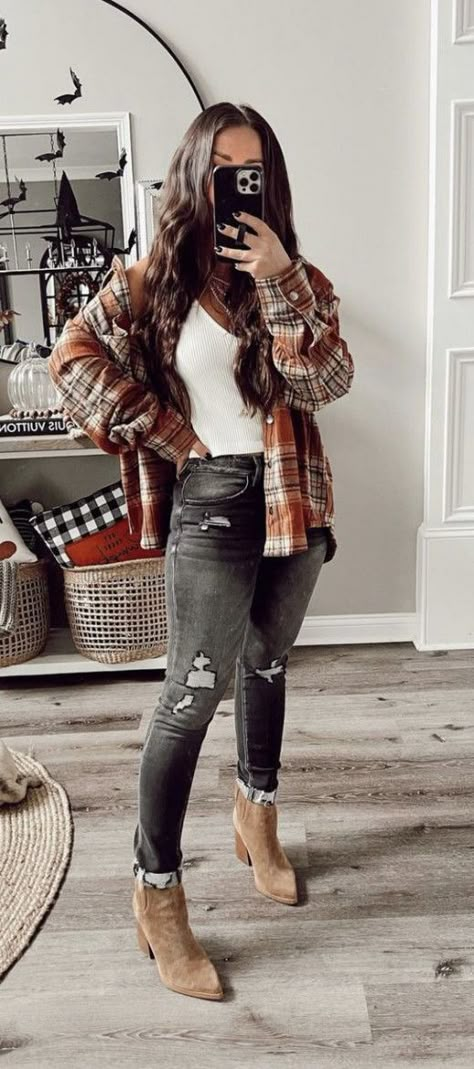 Cute Outfits Winter Going Out, Fall Outfits Late 20s, Cute Fall Styles For Women, Neutral Outfits For Women, Fall 2923 Outfits, Womens Fall And Winter Outfits, Long Fall Dress Outfit, Casual Meeting Outfit Fall, Fresh Fall Outfits