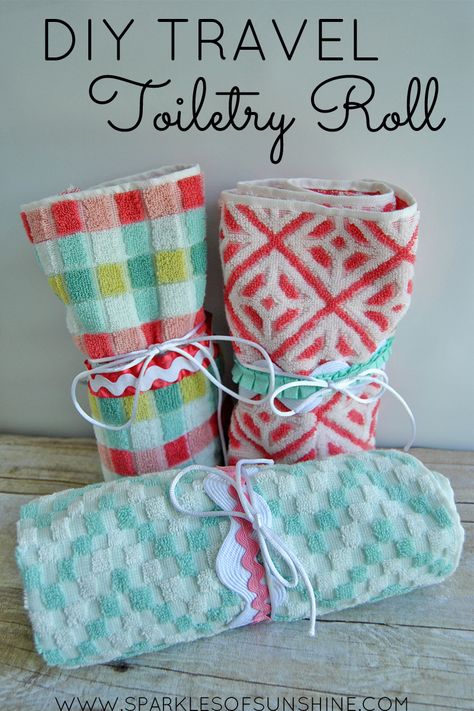 Make travel easy with this DIY travel toiletry roll tutorial. Learn how to turn a hand towel into a pretty travel toiletry kit today! Diy Travel Kits, Diy Toiletries, Toiletry Bag Pattern, Diy Travel Accessories, Sewing Upcycling, Business Goal, Travel Crafts, Bazaar Ideas, Sewing Machine Projects