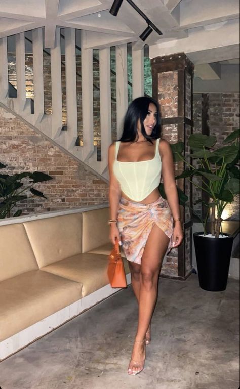 Romantic Beach Vacation Outfits, Miami Day Club Outfit, Vacation Clubbing Outfits, Cancun Club Outfit, Vacation Outfits Dominican Republic, Business Dinner Dress, Miami Spring Break Outfits Black Women, Miami Dinner Outfit, Miami Vibes Outfits