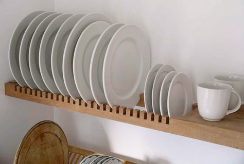 A custom shelf by Peter Henderson Furniture features slots for storing plates. Go to Peter Henderson for more information. See more in our post 10 Easy Pieces: Wall-Mounted Plate Racks. Wall Mounted Dish Rack, Plate Racks In Kitchen, Wooden Plate Rack, Dinnerware Storage, Plate Shelves, Plate Storage, Kitchen Plate, Plate Rack, Rustic Modern Kitchen