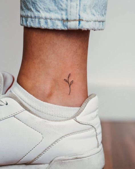 Tattoo Ideas Female Ankle, Small Tattoo Ideas Female, Female Arms, Minimalist Symbols, Cute Ankle Tattoos, Meaningful Symbols, Ankle Tattoos For Women, Petite Tattoos, Tattoos Geometric