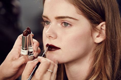 Maybelline Loaded Bolds lipsticks in Chocoholic and Midnight Merlot for the Unttld F/W 2016 runway. Mac Antique Velvet, Mac Lipstick Velvet Teddy, Best Mac Lipstick, Gloss Eyeshadow, 2016 Runway, Bold Lipstick, Mac Matte Lipstick, Ethereal Makeup, Velvet Lipstick