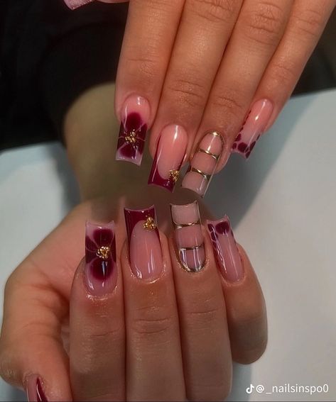 Burgundy Nail Designs Square, Burgundy Nails Square, Burgundy And Gold Nail Designs, Burgundy Marble Nails, Maroon And Gold Nails, Marble Nails With Gold, Nails With Gold Accents, Burgundy Marble, Grad Nails