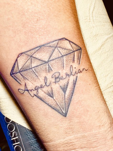 Diamond Name Tattoo, Diamond Tattoo Designs For Women, Tatto Name, Diamond Tattoo Designs, Diamond Tattoo, Tattoos With Kids Names, With Girlfriend, Diamond Tattoos, S Name