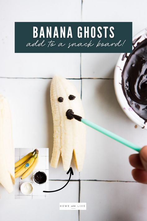 Balance the Halloween sugar rush with these adorable and nutritious Banana Ghosts! 👻🍌 While sugary treats like White Chocolate Halloween Snack Mix and Spider Web Sugar Cookies are delightful, these simple and easy banana ghosts add a healthy twist to your holiday snacking. Embrace the perfect balance of fun and nutrition with these cute and tasty treats! Banana Ghosts Halloween, Halloween Banana Ghosts, Ghost Bananas, Banana Ghost, Halloween Bananas, Sam Halloween, Banana Ghosts, Halloween Snack Mix, Sugary Treats