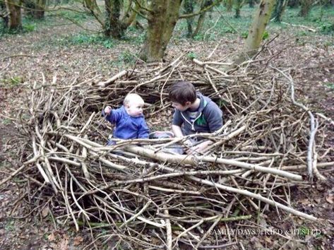 50+ Nature Play Ideas - Family Days Tried And Tested Giant Nest, Natural Outdoor Playground, Natural Playground Ideas, Natural Play Spaces, Kids Yard, Outdoor Play Space, Outdoor Learning Spaces, Outdoor Play Spaces, Nest Building