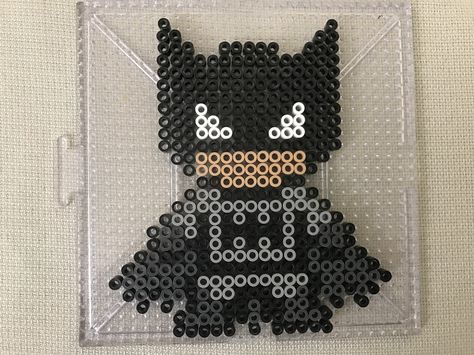 Batman Perler Bead Design Batman Pearl Beads, Batman Melty Beads, Batman Perler Bead Patterns, Batman Perler Beads, Hama Beads Christmas, Melt Beads Patterns, Easy Perler Beads, Melty Bead Patterns, Pearl Beads Pattern