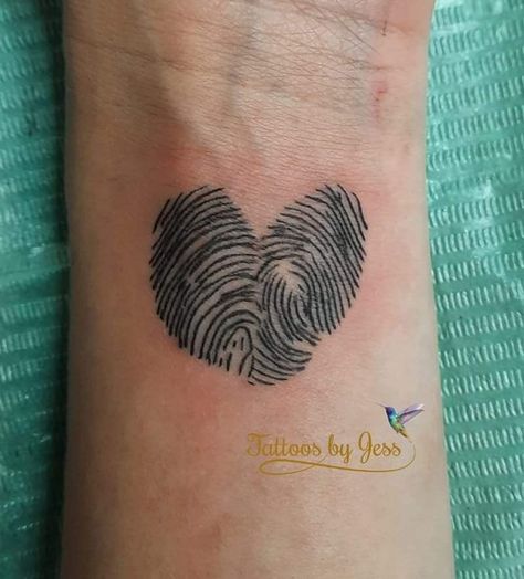 Tattoos About Parents Meaningful, Matching Father And Daughter Tatoos, Cute Parent Tattoos, Father Daughter Tatoos Meaningful, Tatoos Family Ideas Parents, Cute Tattoos For Parents, Parent Daughter Tattoo, Tatoos Mom And Daughter Quotes, Parent And Daughter Tattoo