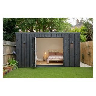 Brixton, bedroom annex with shower room - Contemporary - Garden Shed and Building - London - by London Garden Rooms | Houzz Garden Pods, Garden Cabins, Studio Shed, Tiny Garden, Garden Suite, London Garden, Garden Rooms, Contemporary Garden, Room Planning