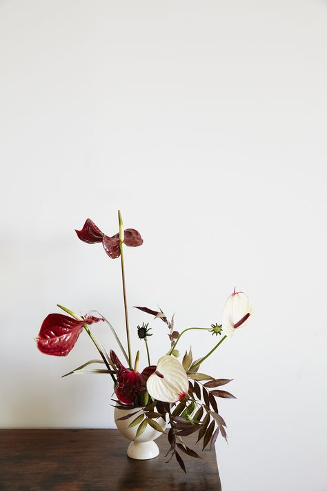 L+L_2016_lookbook_Covas Centerpiece Vase, Ikebana Arrangements, Sight Unseen, Flower Meanings, Sculptural Object, Vase Arrangements, White Wedding Flowers, Beautiful Flower Arrangements, Deco Floral