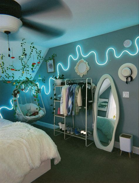 Bendable Led Lights, Led Mirror Bedroom Ideas, Bedroom Ideas Neon Sign, Wavy Room Decor, Initial Room Decor, Wavy Neon Light, Bedroom Rope Lighting Ideas, Wavy Led Mirror, White Metal Frame Bedroom Ideas