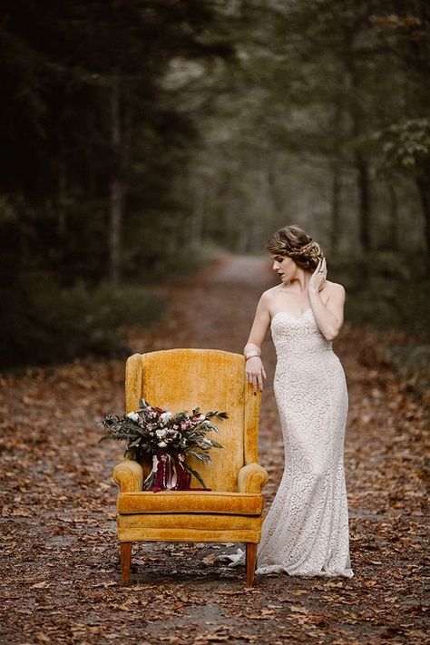 Vintage Chair Photoshoot, Chair Portrait, Chair Photoshoot, Bridal Photo Ideas, Chair Poses, Bridal Portrait Ideas, Autumn Bridal, Smoky Mountain Wedding, Vintage Couch