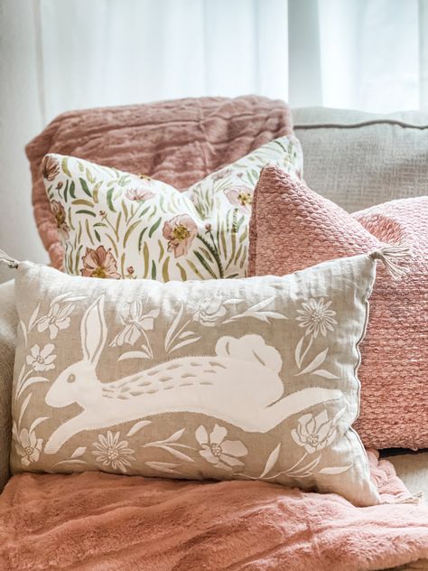 Loving this little cozy corner of the house. Easily transitioning to Spring Decor with these pretty throw pillows in dusty rose and natural colors! Spring Couch Pillows, Spring Pillows On Couch, Brown Couch Pillows, Cottage Couches, Easter Cushions, Pretty Throw Pillows, Spring Living Room Decor, Throw Pillow Combinations, Spring Throw Pillows