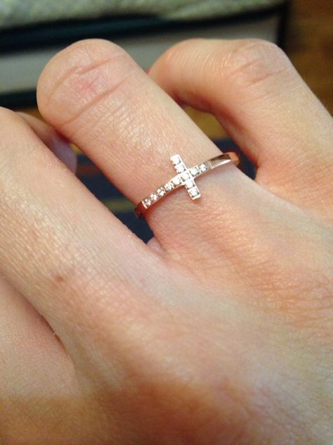 Cross Neckless, Cross Wedding Ring, Jewlery Rings, Aesthetic Rings, Matching Wedding Rings, Body Jewelry Piercing, Ringe Gold, Gold Earrings Designs, Cross Ring