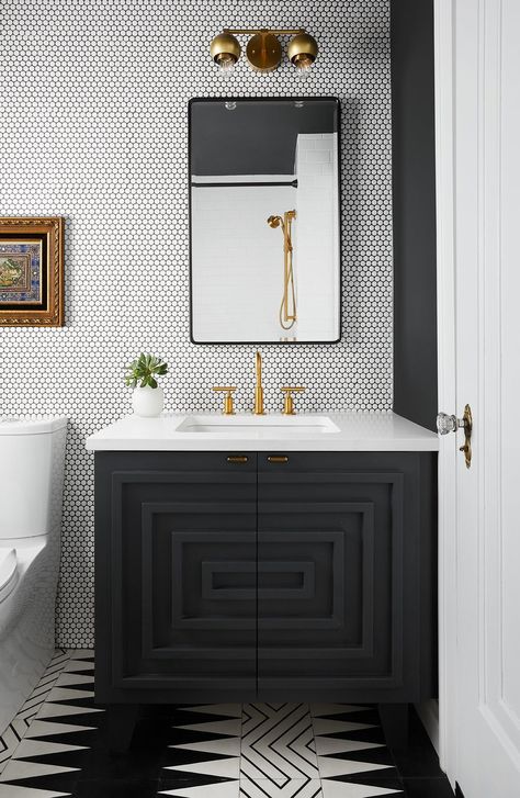 Black And White Powder Room, Small Bathroom Solutions, Powder Room Design Ideas, Modern Powder Rooms, Toilet Ideas, White Bathrooms, Chicago Interiors, Minimalistic Interior, Black And White Bathroom