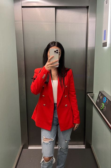 Red Blazer Outfit Ideas, Long Red Blazer Outfit, Blazer Rouge Outfit, Red Blazer Outfits For Women, Outfit Blazer Rojo, Red Blazer Outfit For Work, Red Blazer Outfit Casual, Red Blazer Outfit, Outfits Blazer