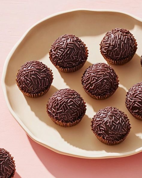 Brigadeiro - Luna Recipe Brigadeiro Recipe, Chocolate Balls, Homemade Sweets, Christmas Crafts For Kids, Smooth Texture, Fudge, Kids Christmas, Sprinkles, Read More