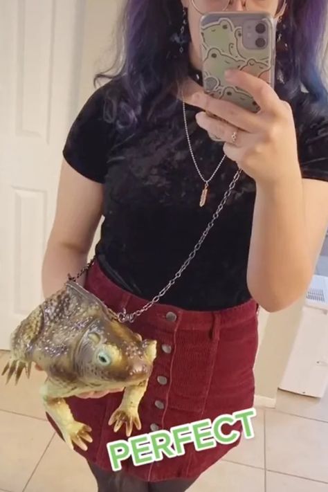 How to Make the Michaels Frog Purse From TikTok Frog Purse, Leather Hand Bags For Women, Black Frog, Bags For Ladies, Hand Bags For Women, From Tiktok, Diy Purse, Cute Purses, Womens Purses