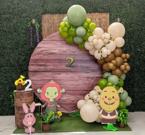 Shrek And Fiona Birthday Party Ideas, Shrek 1st Birthday Party, Shrek Centerpieces, Shrek Balloon Arch, Shrek 2nd Birthday Party, Shrek First Birthday Party, Shrek Party Ideas Decoration, Shrek Birthday Party Ideas, Shrek Baby