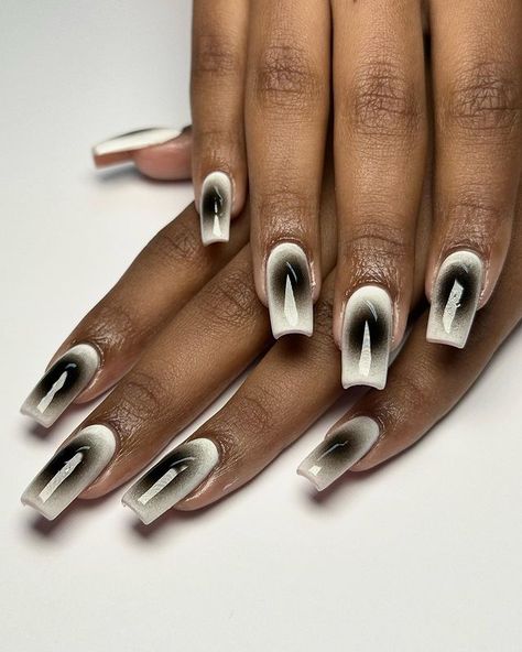 𝓃𝒶𝒾𝓁𝓈 𝒷𝓎 𝓂𝒶𝓎𝓁𝑒𝓃𝑒 (@nailsbymaylene) • Photos et vidéos Instagram Black And White Airbrush Nails, White Airbrush Nails, Reverse Ombre, Airbrush Nails, Nails Done, White Tip, Brown Nails, Blonde Ombre, Trendy Nails