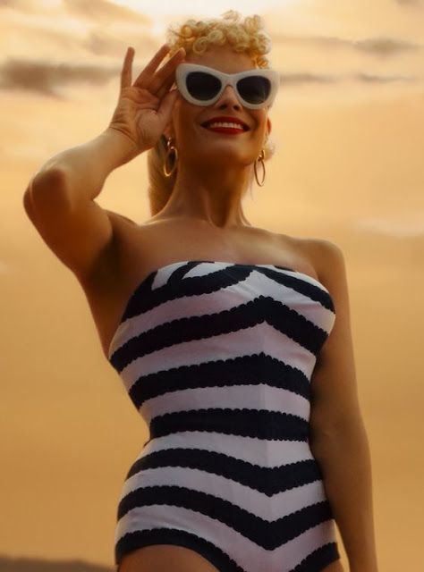 Margot Robbie Style Margot Robbie in Barbie's Black-and-White Striped Swimsuit and White Sunglasses Margot Robbie Costume, Barbie One Piece, Cutout Swimwear, Barbie Photos, Margot Robbie Style, Barbie Swimsuit, Bad Barbie, Patrick Stewart, Men Halloween