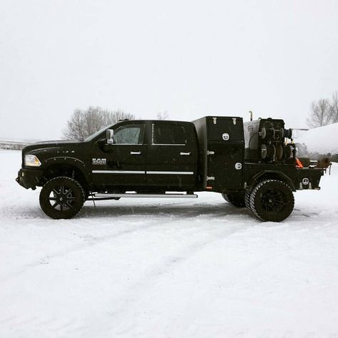 Welding Rig Setups, Flatbed Build, Welding Rig Trucks, Weld Rig, Service Truck Ideas, Rig Welder, Pipeline Welding, Welding Trucks, Welding Beds