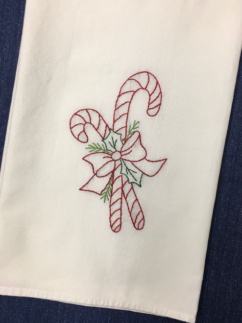 Embroidered Christmas Kitchen Towels, Embroidery Xmas, Designing Fabric, Tea Towel Embroidery, Embroidered Dish Towels, Dish Towel Embroidery, Embroidered Tea Towels, Christmas Tea Towels, Towel Embroidery Designs