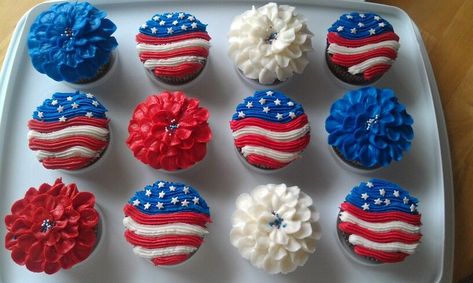 Fourth Of July Cupcakes, Patriotic Cupcakes, Patriotic Cake, Fourth Of July Cakes, Recipe Salmon, Man With A Beard, 4th Of July Cake, Patriotic Food, Patriotic Desserts