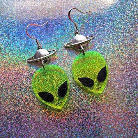 Uchuu Kei, Alien Clothes, Space Grunge, Alien Aesthetic, Planet Earrings, Alien Head, Green Alien, Oh My Goddess, Second Account