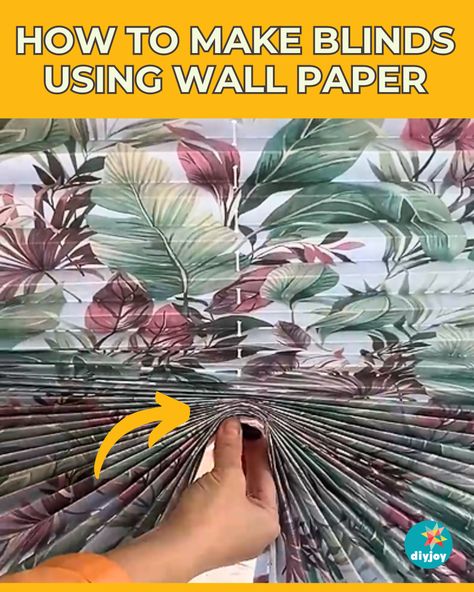 Don't want to spend money on blinds? Make a DIY version using wallpaper! Find the materials and instructions here. Diy Venetian Blinds, Alternatives To Blinds, Diy Window Covering Ideas, Homemade Window Blinds, Diy Blinds For Windows, Homemade Blinds, Make Blinds, How To Make Blinds, Diy Window Blinds