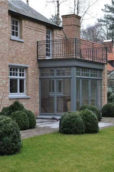 Michangelo Tattoo, Small House Extensions, Sas Entree, Orangery Extension, Hampshire House, Victorian Renovation, House Balcony, Sunroom Designs, Home Greenhouse