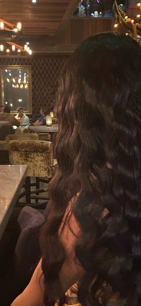 Crimped Black Hair, Crimped Hair Aesthetic, Crimped Long Hair, Crimped Wavy Hair, Crimped Hair Outfits, Black Crimped Hair, How To Crimp Hair, Cute Crimped Hairstyles, Wavy Crimped Hair