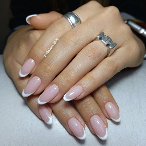 Oval French Tips Nails, Neutral Almond Nails French Tip, French Tip Dip Nails Oval, French On Round Nails, Modern French Tip Nails Oval, French Tip Round Nails Acrylics, French On Round Nails Shape, French On Oval Nails, Rounded Acrylic Nails French Tip