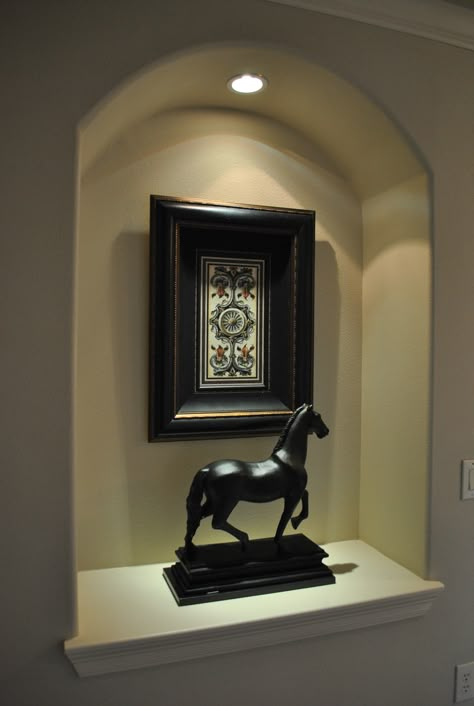 Art Niche - simple. Now... where to buy a horse statue - J/K Arched Niche Decor, Decor For Arched Wall Niche, Arched Niche In Wall Entryway, Arch Wall Niche, Niche Decor Entryway, Entryway Niche, Arch Niche In Wall, Wall Niches Ideas, Decorating A Niche In A Wall