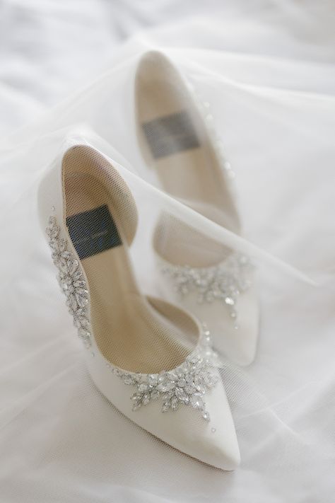 Just like what I wanted 😍 Bride Dress Simple, Bridal Heels, Dress Simple, A Day To Remember, Wedding Photoshoot, Photoshoot Ideas, Bride Dress, Wedding Shoe, Fashion Shoes