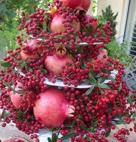 10 Ideas For Your Rosh Hashanah Table - The Social Kitchen Rosh Hashana Outfit, Christmas Centrepiece Table, Rosh Hashanah Table, Homemade Gift Baskets, High Holidays, Rosh Hashana, Sukkot, Jewish Holiday, Rosh Hashanah